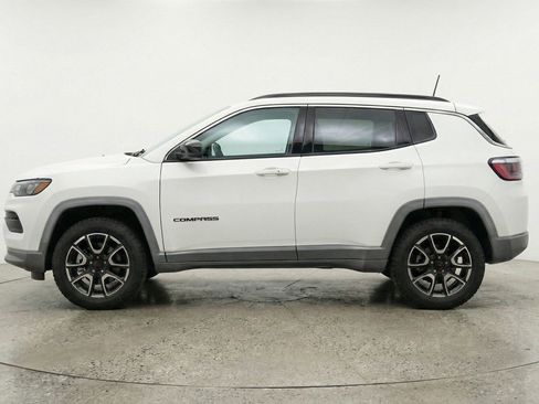 Used 2025 Jeep Compass Trailhawk image 5