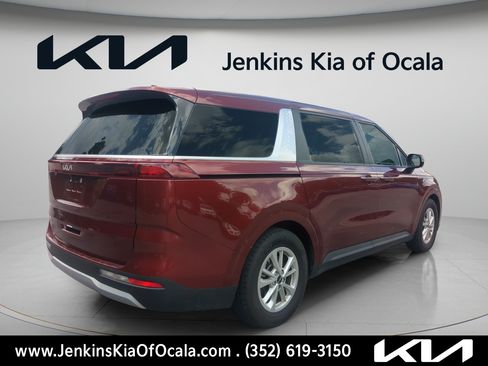 Certified 2024 Kia Carnival LX FWD image 3