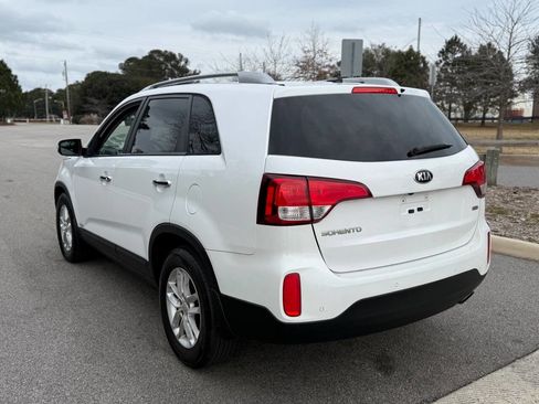 Used 2014 Kia Sorento LX image 10