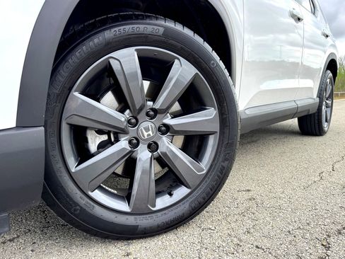 Used 2025 Honda Pilot Sport image 2