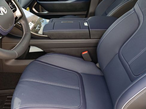 New 2026 INFINITI QX80 4WD w/ Sport Exterior Package image 8