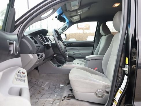 Used 2010 Toyota Tacoma PreRunner image 11