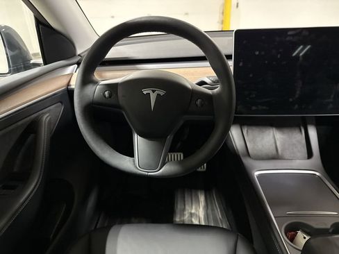 Used 2023 Tesla Model Y Performance image 11
