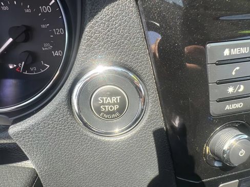 Used 2020 Nissan Rogue SV FWD image 14
