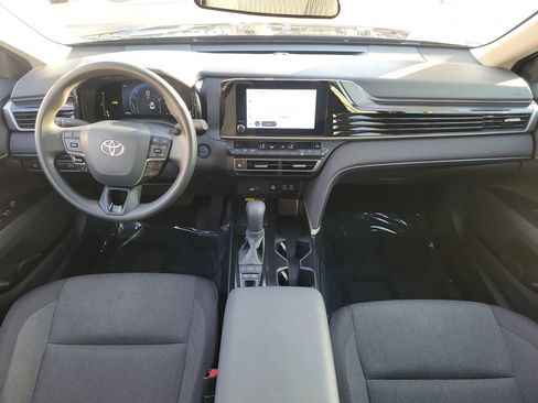 Used 2025 Toyota Camry LE image 10