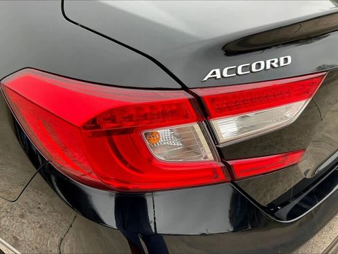 Used 2018 Honda Accord Touring image 28