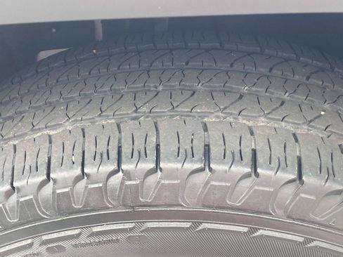 Used 2023 Jeep Grand Cherokee Laredo AWD/4WD image 17