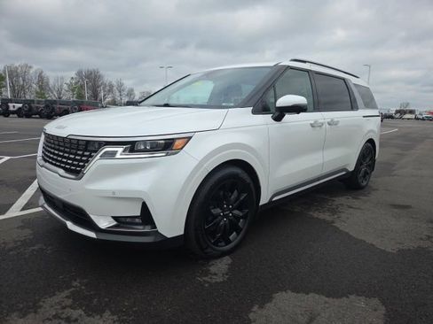 Used 2024 Kia Carnival SX Prestige image 3