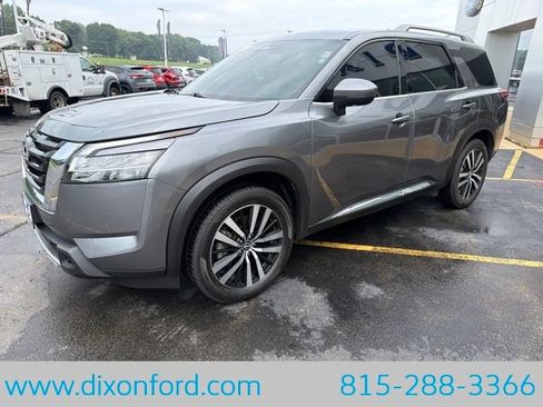 Used 2023 Nissan Pathfinder Platinum AWD/4WD image 3