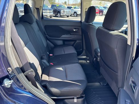 Used 2016 Mitsubishi Outlander ES image 17