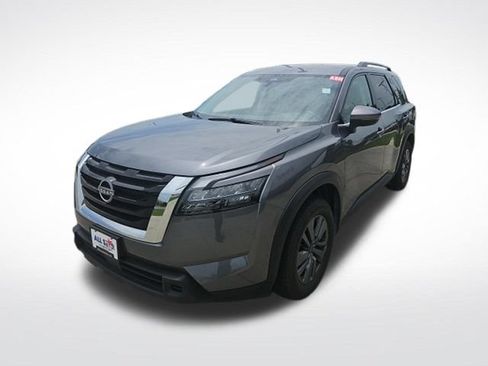 Used 2025 Nissan Pathfinder SV FWD image 3