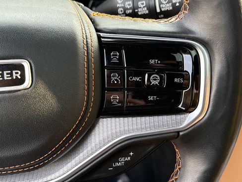 Used 2022 Jeep Grand Wagoneer Series III AWD/4WD image 20