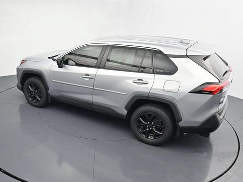 Used 2022 Toyota RAV4 LE FWD image 32