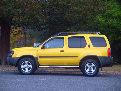 Used 2004 Nissan Xterra XE image 2