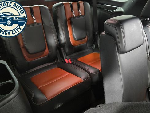 Used 2019 Ford Explorer XLT w/ Equipment Group 202A AWD/4WD image 40