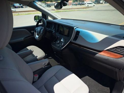 Used 2015 Toyota Sienna Limited Premium AWD/4WD image 30