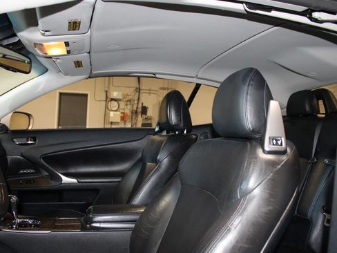 Used 2010 Lexus IS 350C w/ Luxury Pkg RWD image 26