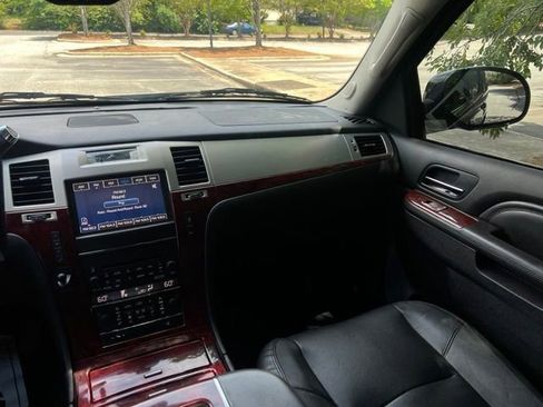 Used 2013 Cadillac Escalade Premium AWD/4WD image 29