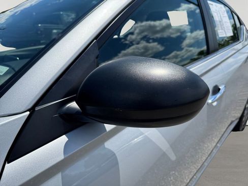 Used 2024 Nissan Altima 2.5 SV FWD image 11