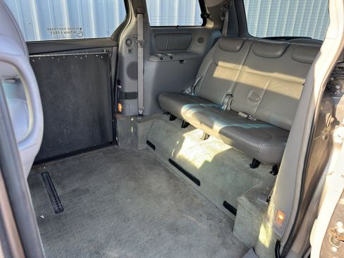 Used 2004 Toyota Sienna FWD image 9