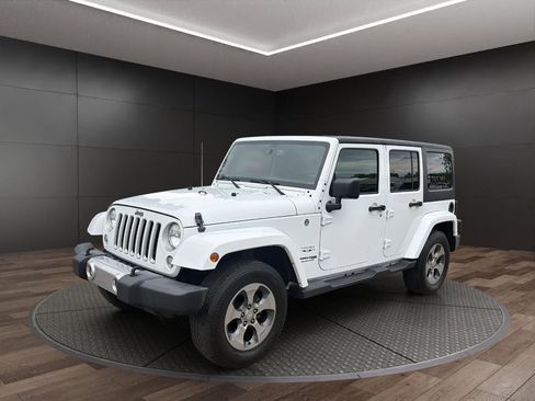 Used 2018 Jeep Wrangler Unlimited Sahara AWD/4WD image 4