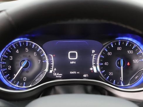 Used 2024 Chrysler Pacifica Touring-L image 28