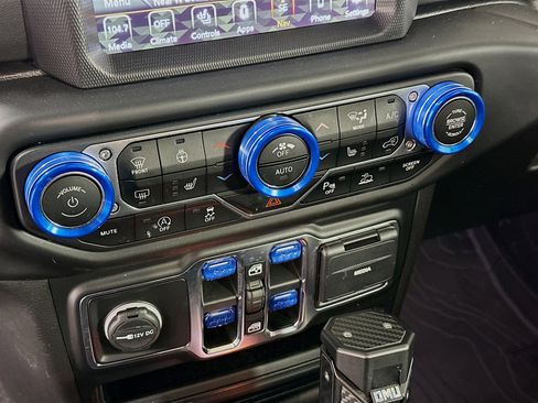 Used 2020 Jeep Gladiator Overland AWD/4WD image 24