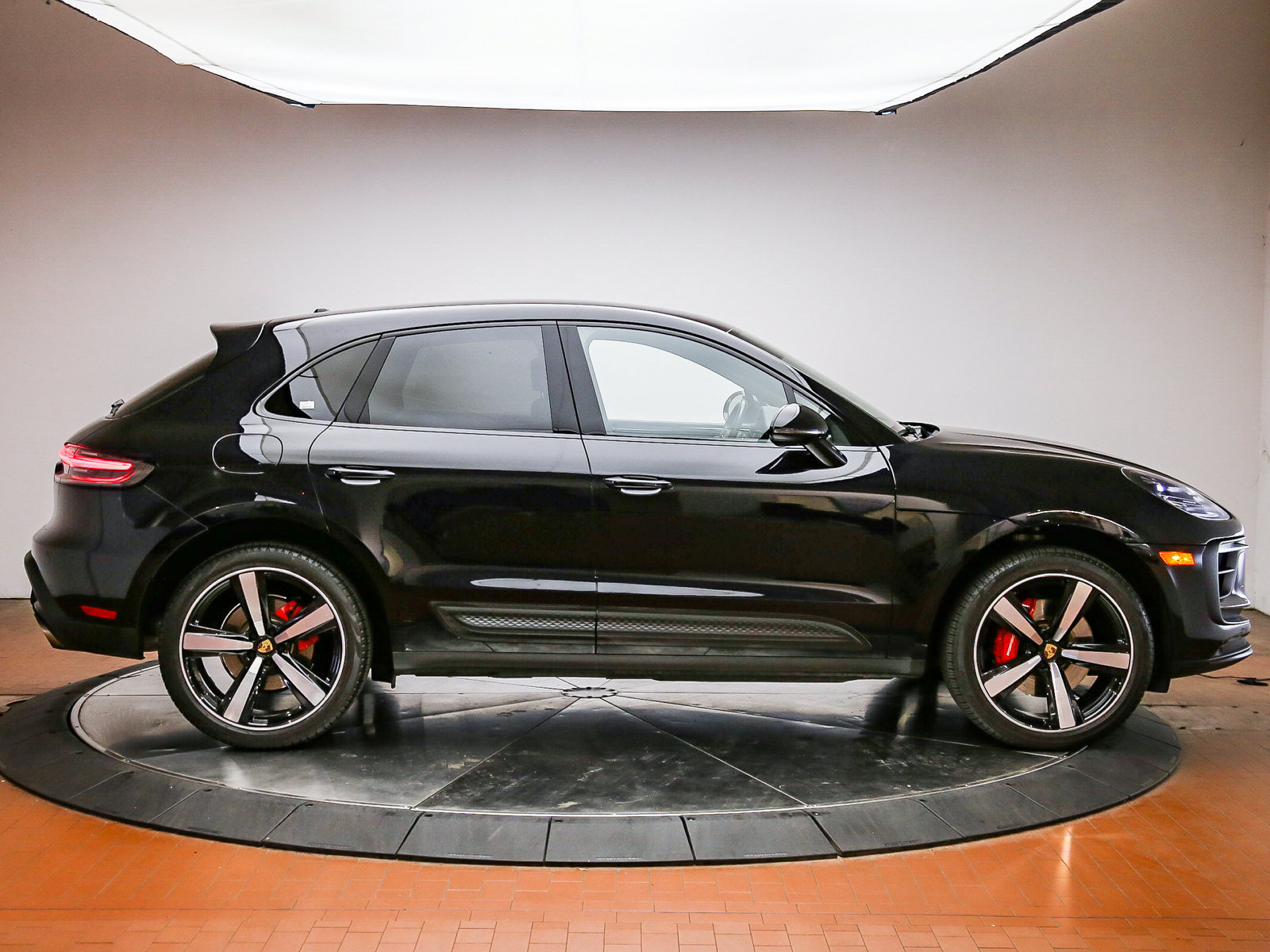 Certified 2023 Porsche Macan S AWD/4WD image 8