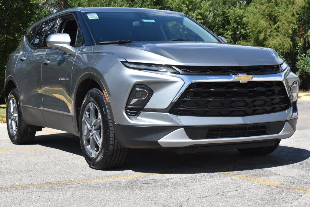 Used 2025 Chevrolet Blazer LT AWD/4WD image 2
