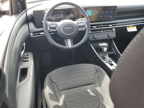 New 2026 Hyundai Santa Cruz SE image 9