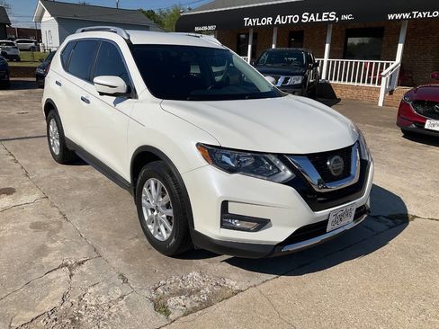 Used 2018 Nissan Rogue SV w/ Premium Package FWD image 1