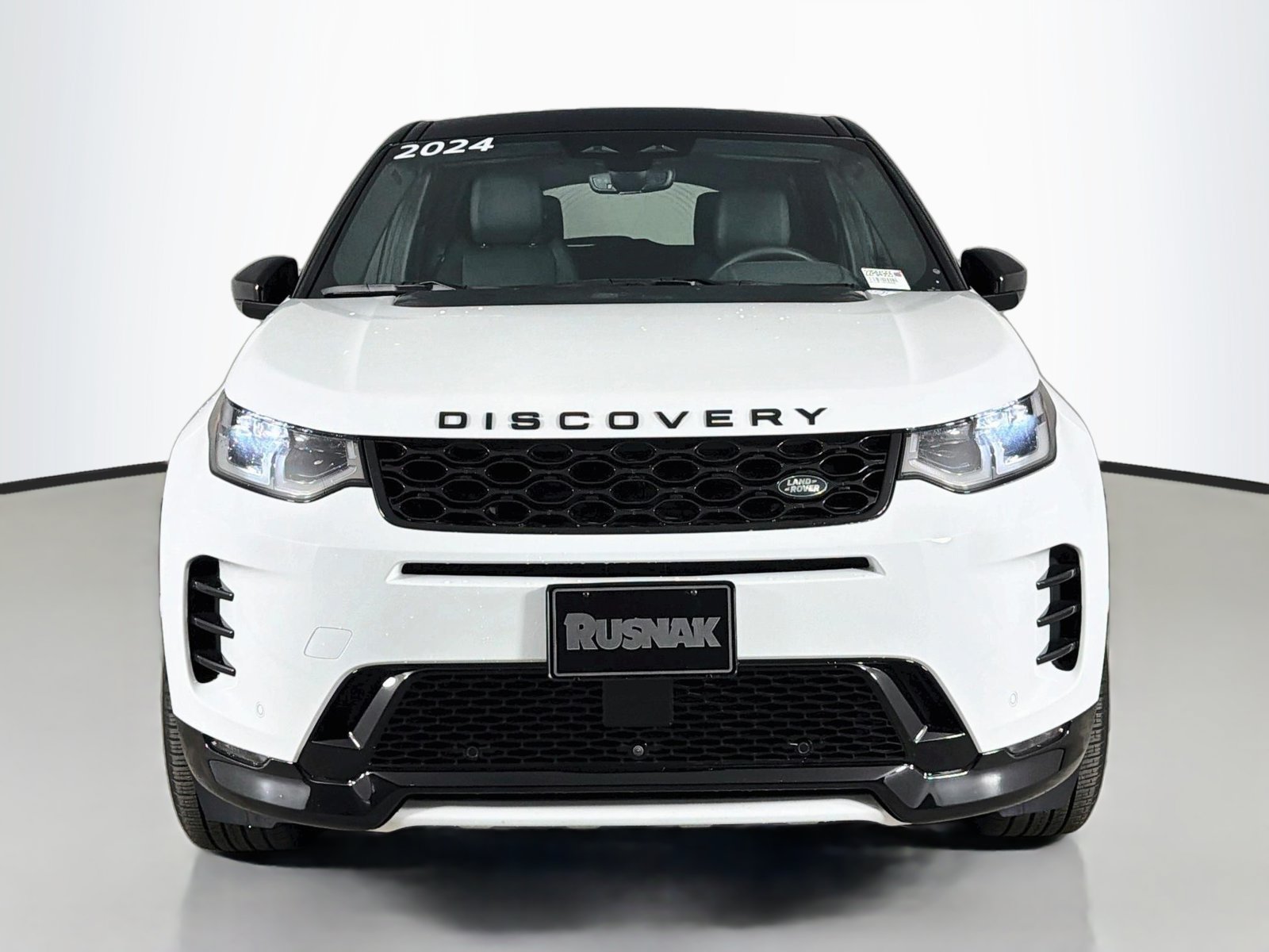 Used 2024 Land Rover Discovery Sport Dynamic SE AWD/4WD image 2