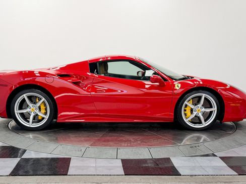 Used 2018 Ferrari 488 Spider RWD image 32