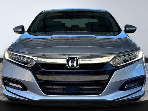 Used 2018 Honda Accord Touring image 2