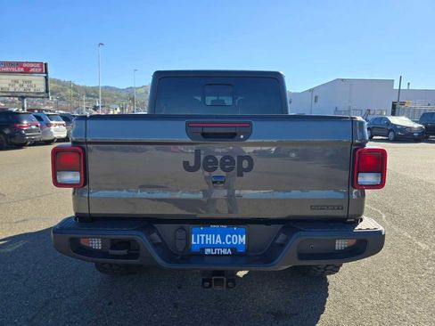 Used 2020 Jeep Gladiator Sport image 4