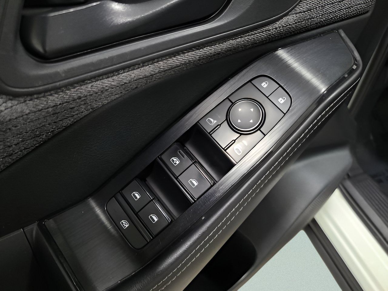 Used 2021 Nissan Rogue S AWD/4WD image 20