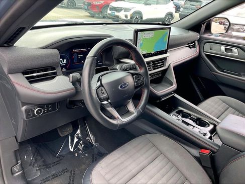 Used 2025 Ford Explorer ST-Line image 8