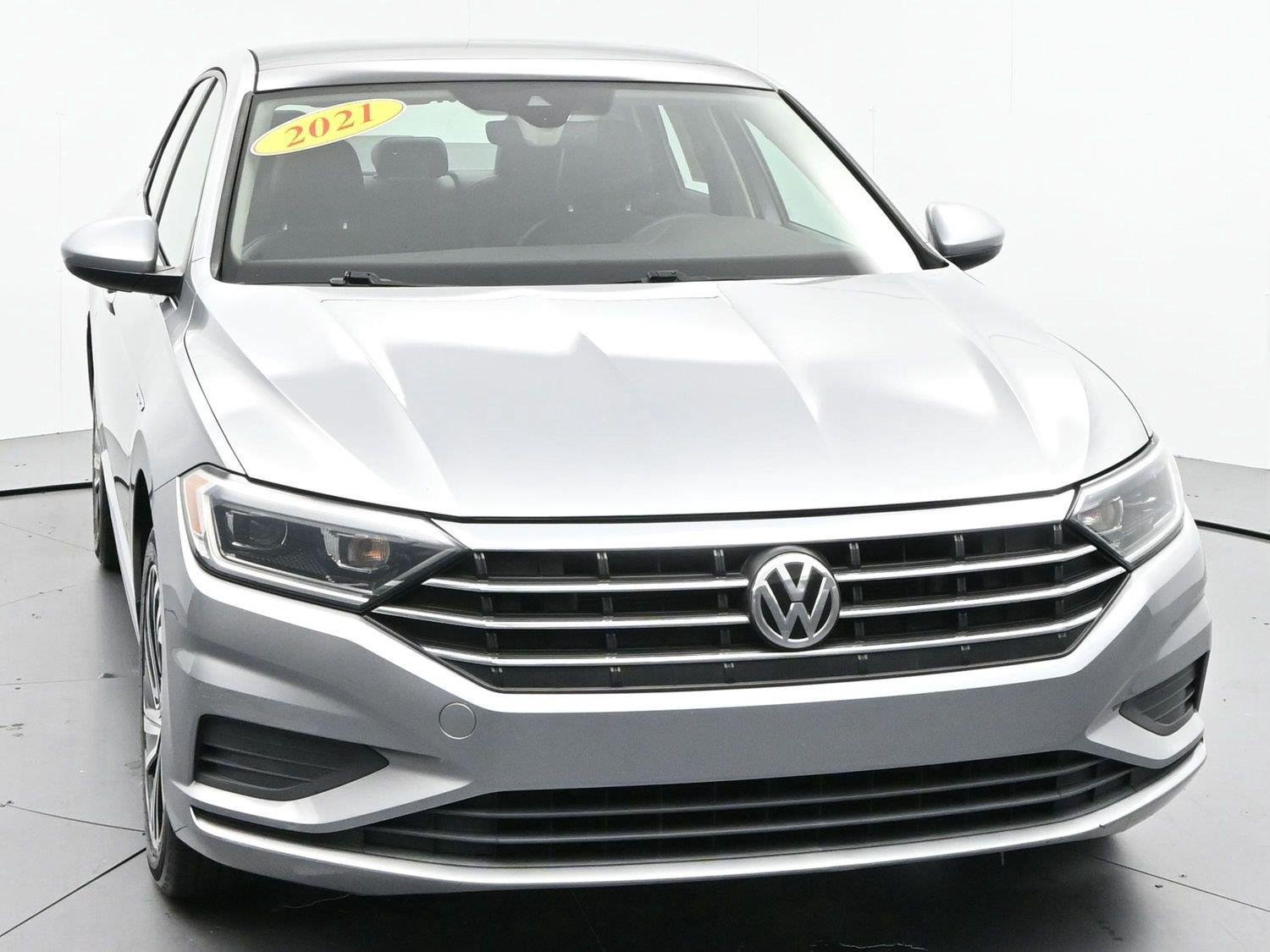 Used 2021 Volkswagen Jetta SEL FWD image 2
