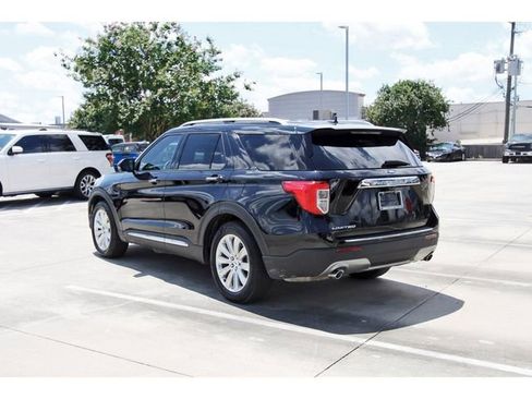 Used 2022 Ford Explorer Limited w/ Equipment Group 301A RWD image 2