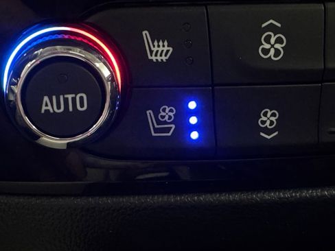 Used 2022 Buick Enclave Avenir w/ Avenir Technology Package AWD/4WD image 5