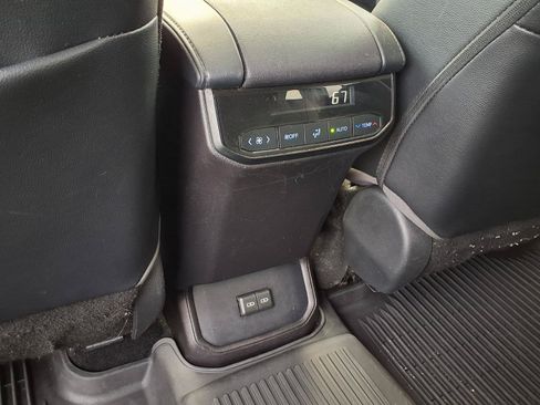 Used 2022 Toyota Highlander XLE AWD/4WD image 26