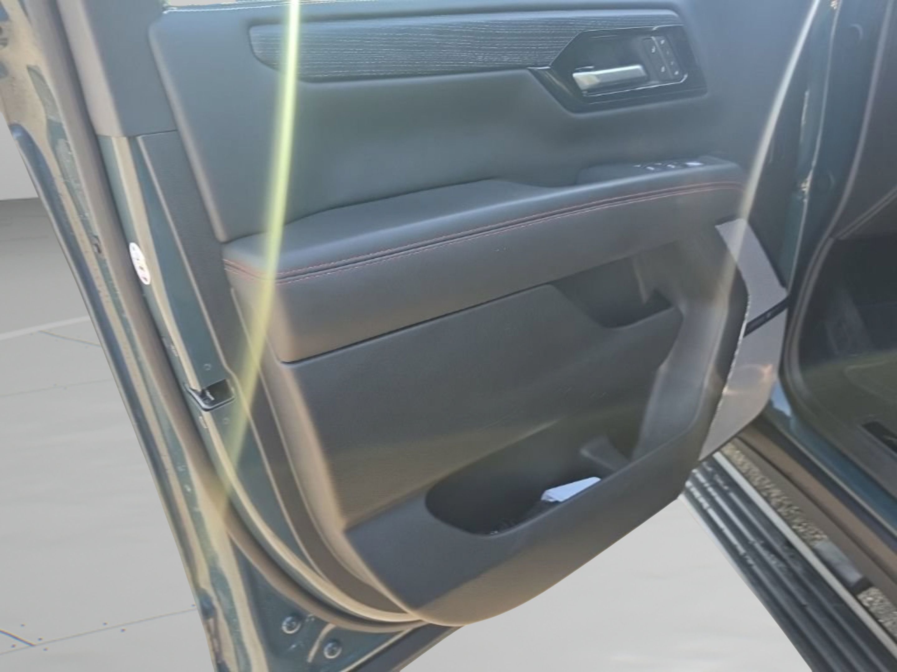 Used 2026 GMC Yukon AT4 Ultimate AWD/4WD image 13
