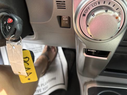 Used 2011 Toyota 4Runner SR5 w/ Premium Pkg w/Leather image 27