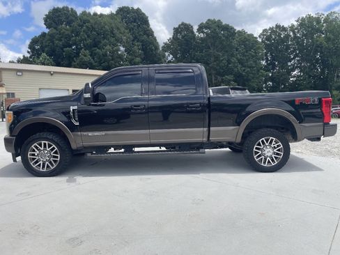 Used 2017 Ford F250 King Ranch w/ FX4 Off-Road Package AWD/4WD image 4
