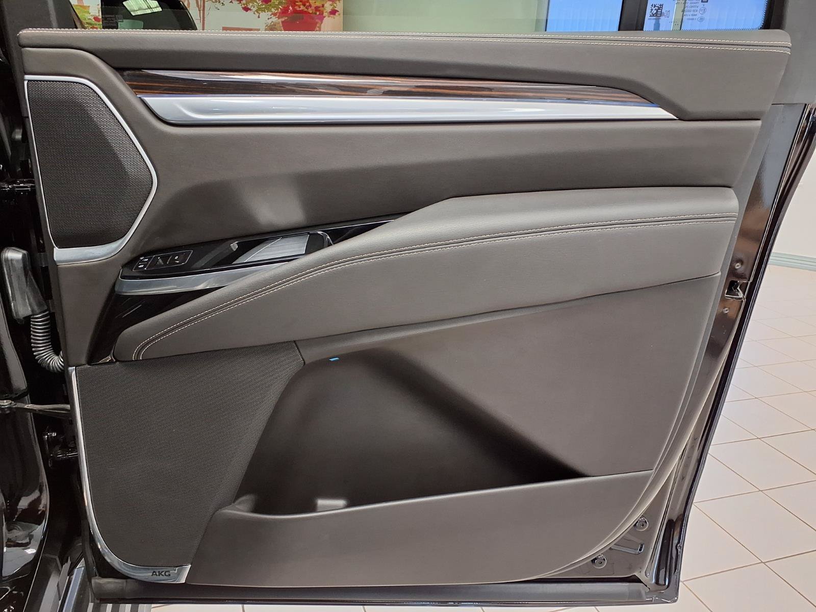 Certified 2025 Cadillac Escalade ESV Premium Luxury w/ LPO, Radiant Package AWD/4WD image 13
