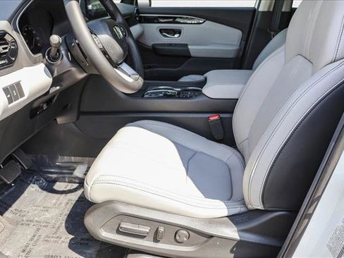 New 2025 Honda Pilot Touring image 11
