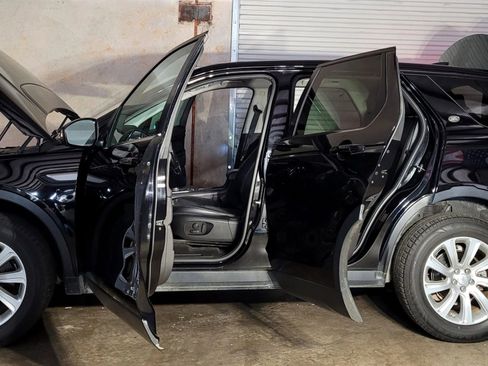 Used 2017 Land Rover Discovery Sport SE image 13