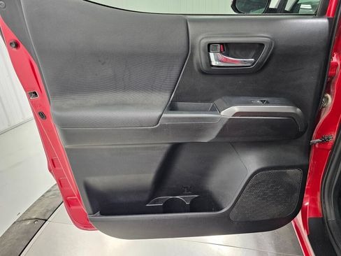 Used 2021 Toyota Tacoma TRD Sport AWD/4WD image 27