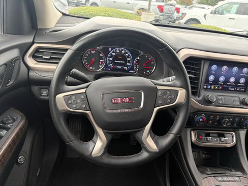 Used 2023 GMC Acadia Denali AWD/4WD image 9