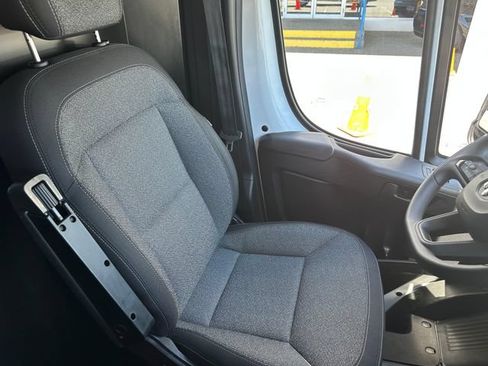 Used 2025 RAM ProMaster 2500 w/ U-Haul Equipment Group FWD image 20